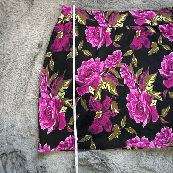 Fuchia Floral Mini Skirt - Picture 6 of 6